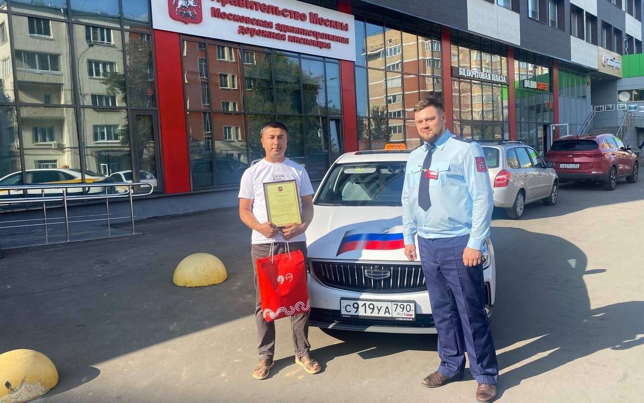 МАДИ поблагодарила патриотичного водителя такси