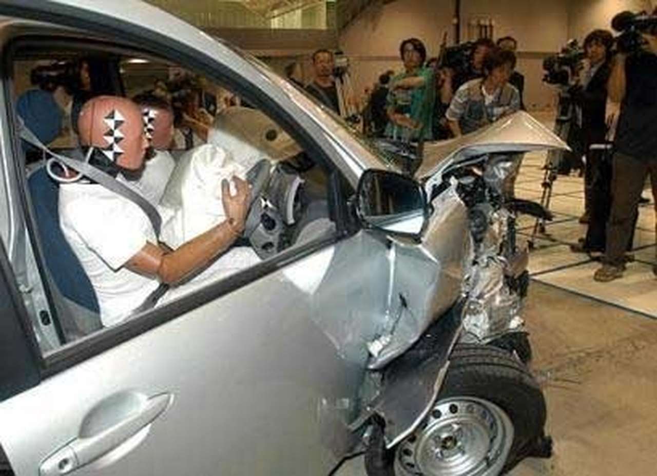 Toyota будет тормозить сама