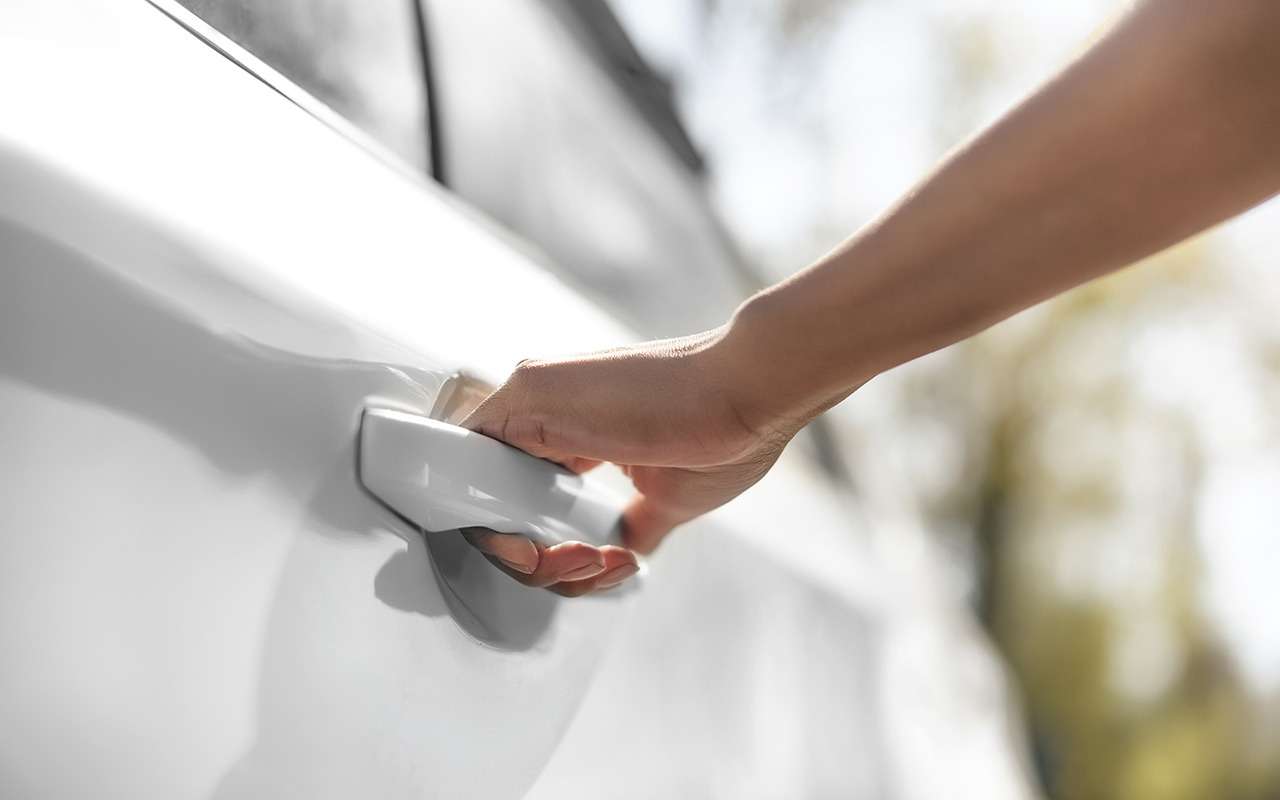 Toyota изобрела дверную ручку, как в «операционной»