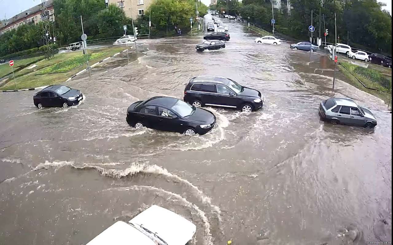 Посмотрите, как за пару минут улица превращается в набережную