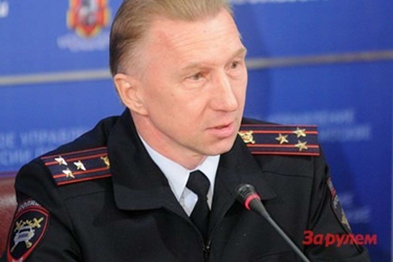 Замглавы ГАИ Москвы уволят из-за цветных скрепок