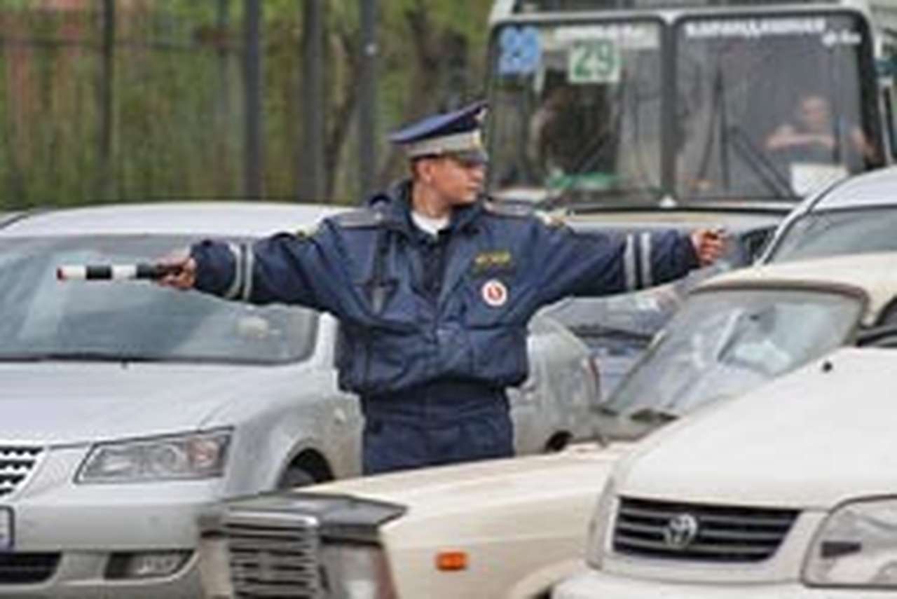 Автолюбители Новокузнецка забыли жесты регулировщика