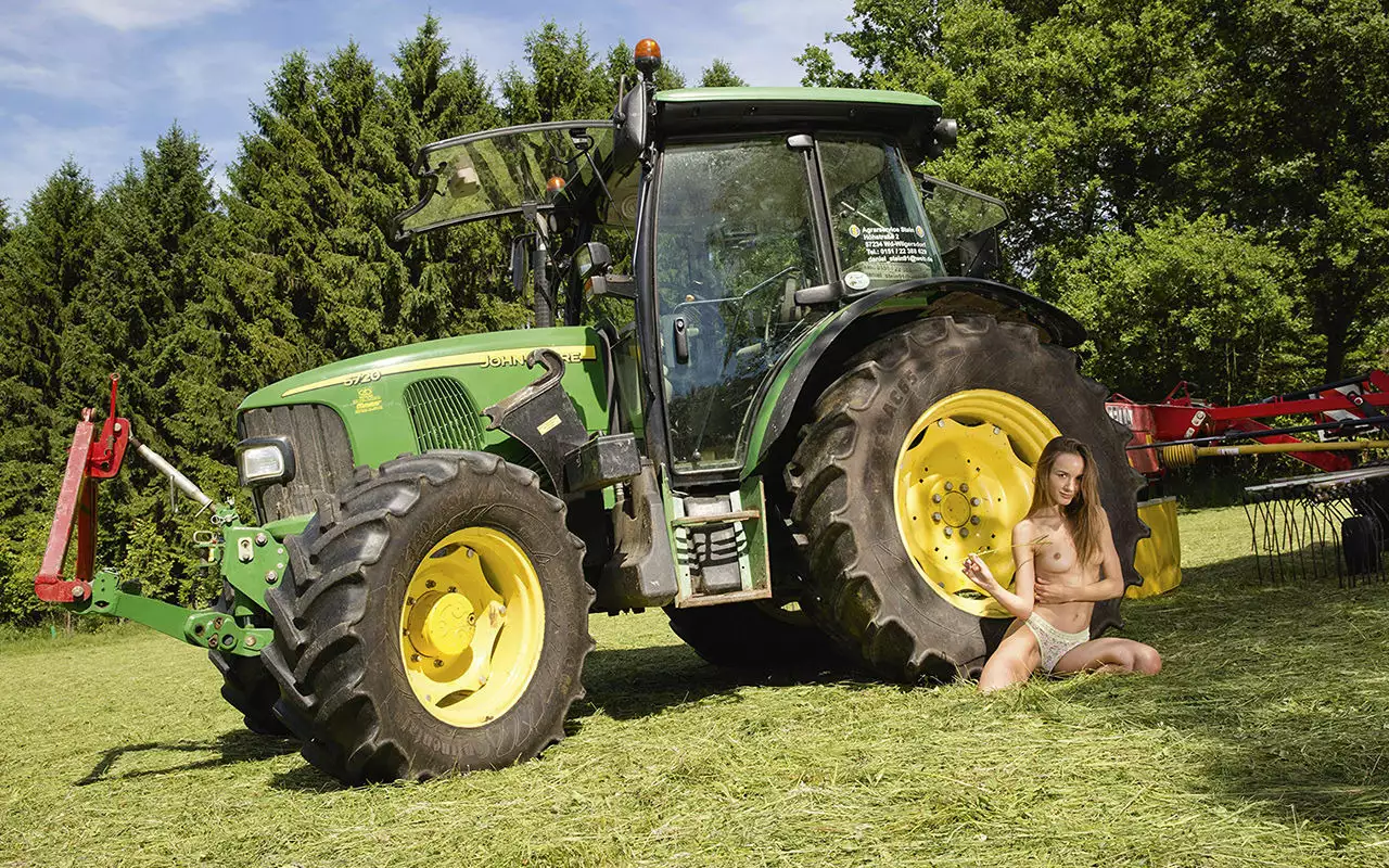 трактор календарь. расписание игр трактора. квартальный календарь 2018. синий трактор календарь. трактор календарь.