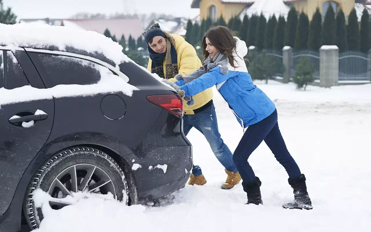 «Дедовский» метод убивает машины: почему нельзя заводить авто с толкача