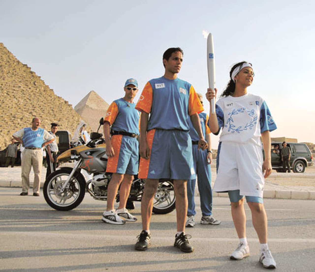 Мотоциклы BMW охраняют олимпийский огонь