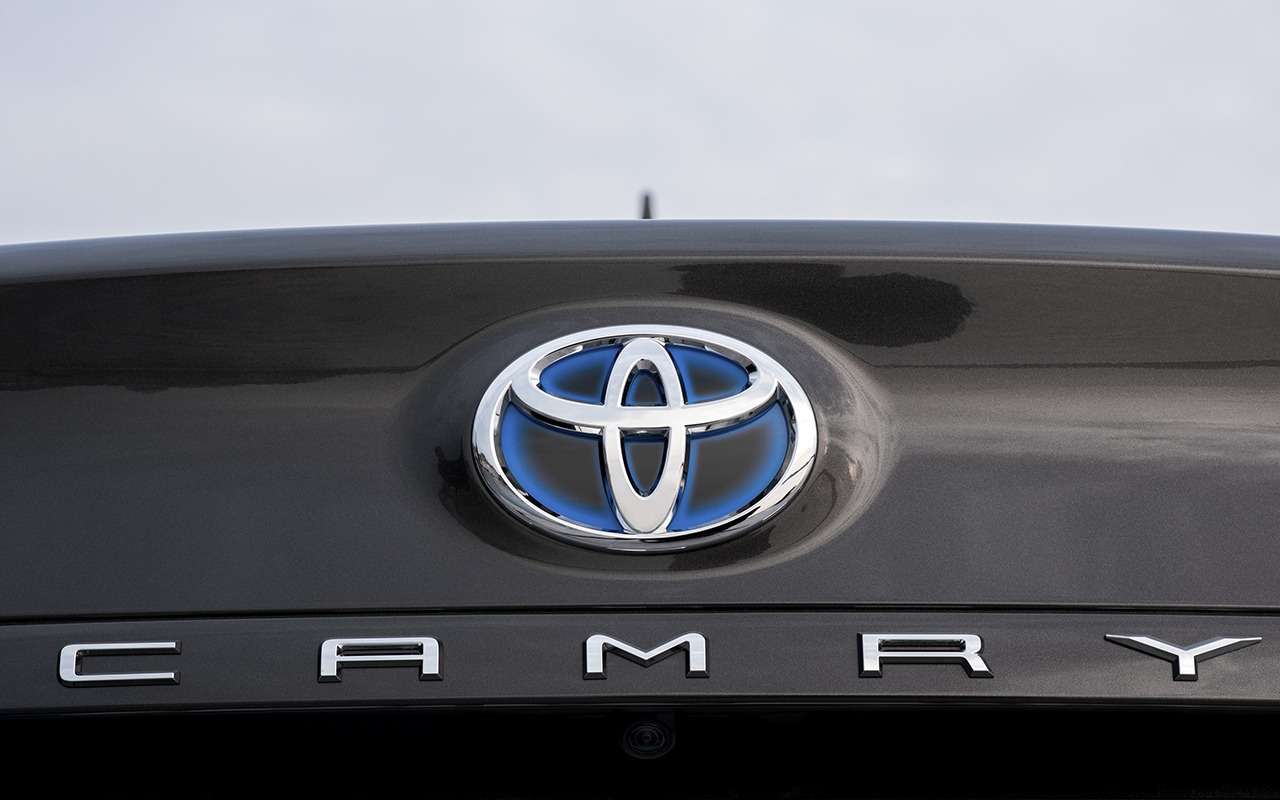 Toyota прекращает продажи седана Camry