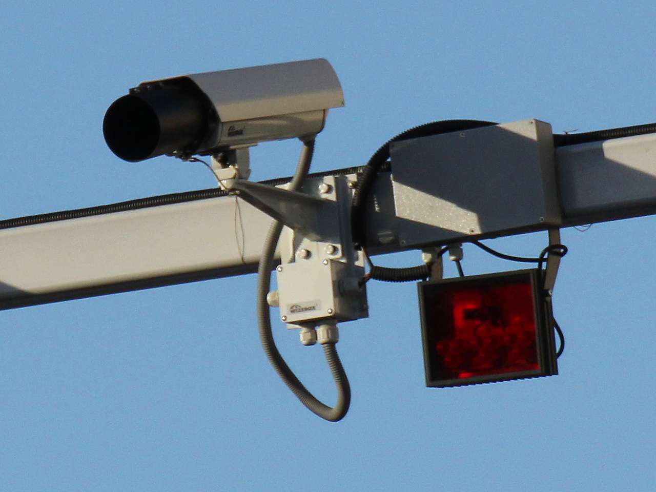 Ошибочные штрафы за скорость: водители против «Ураганов»