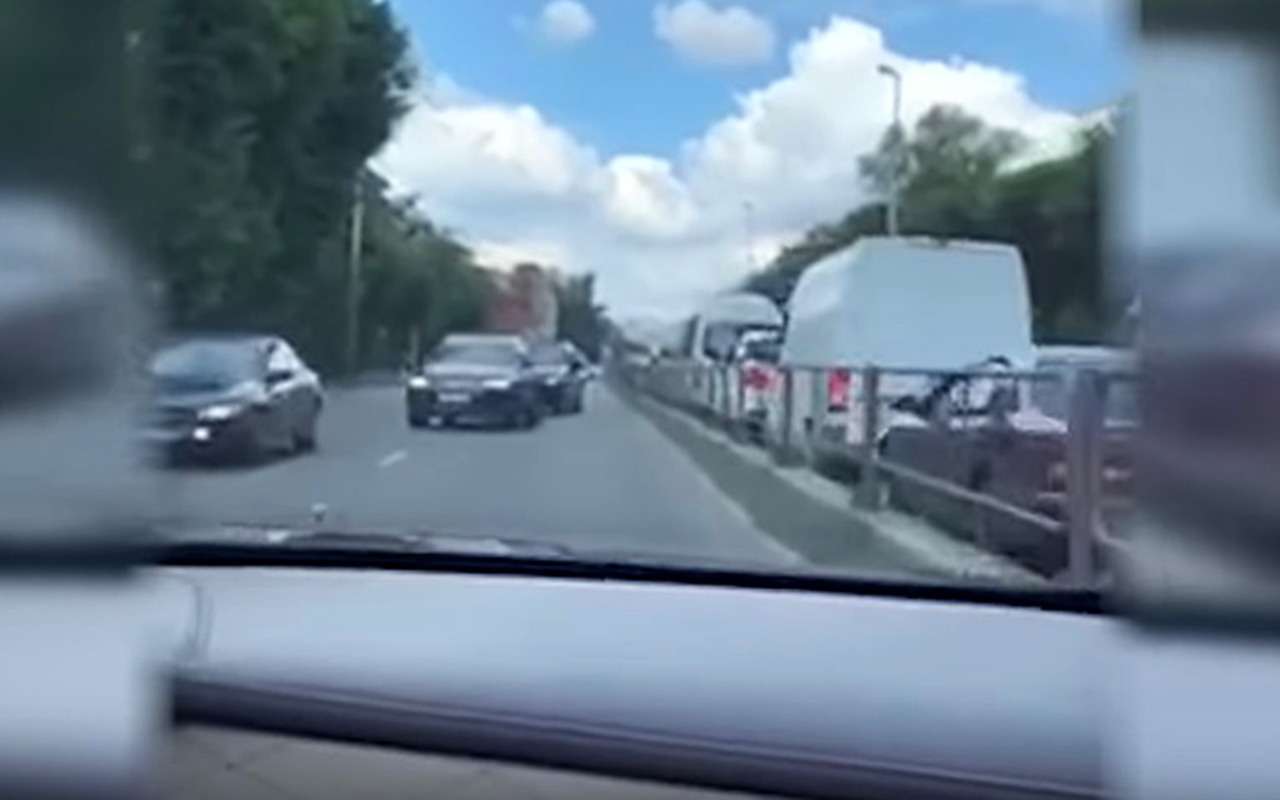 По-пацански: молодожены отметили свадьбу на встречке!