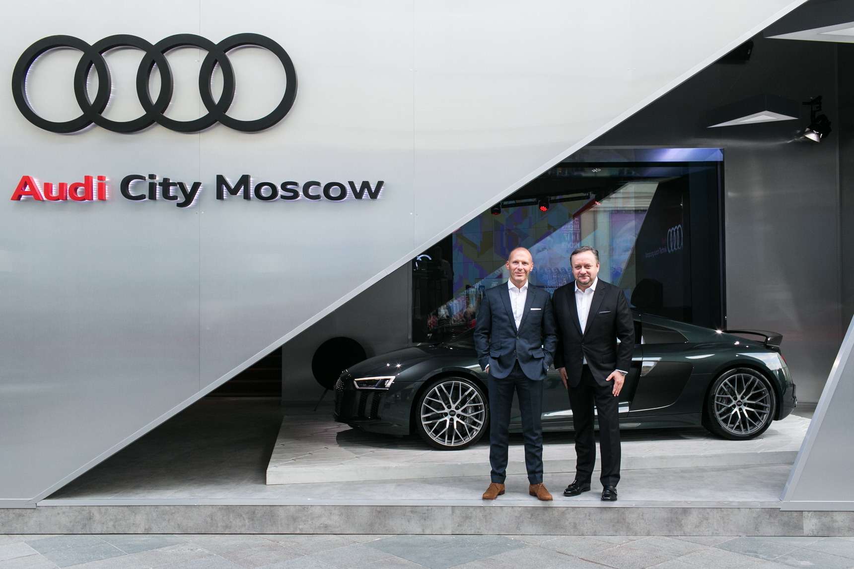 Ауди центр. Audi City Moscow на Никольской. Ауди Сити Никольская 10. Филипп Ауди Никольская. Ауди Сити Никольская Филипп.