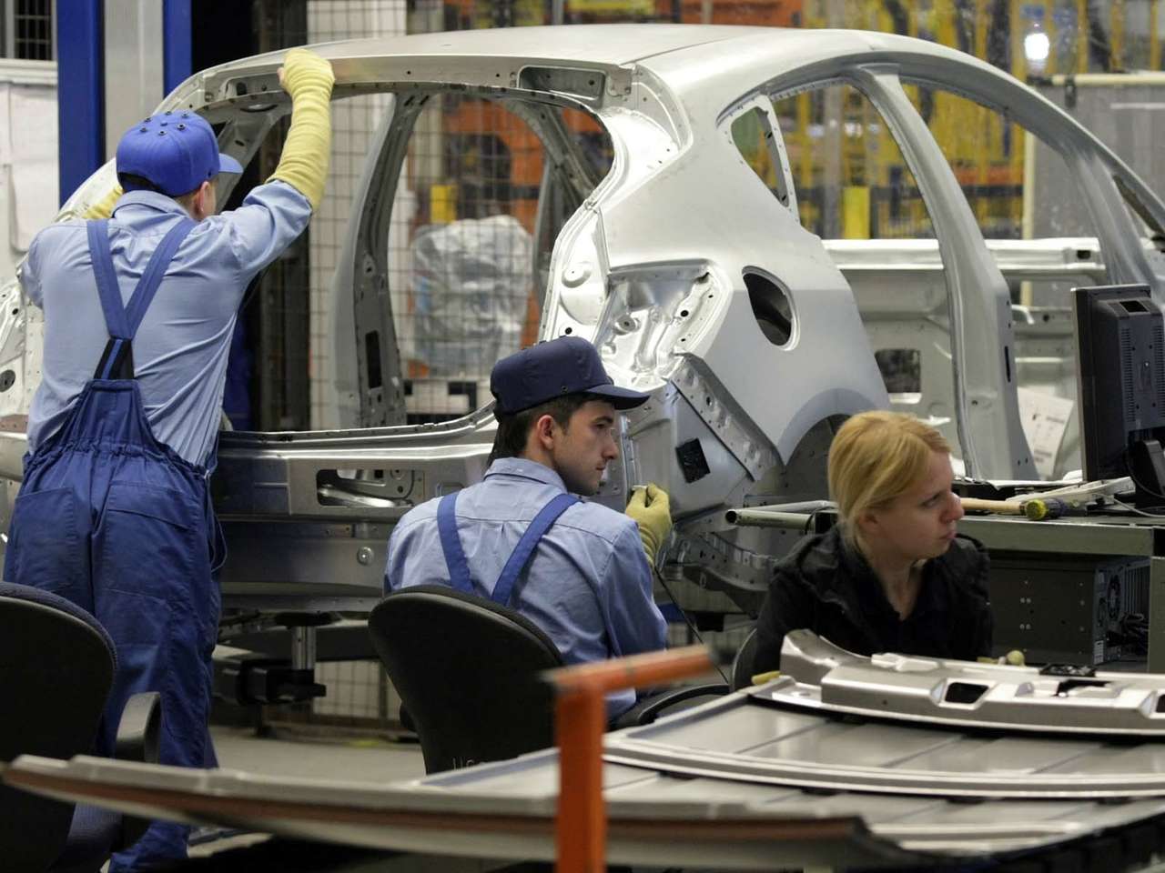 На заводе GM под Петербургом сократят четверть сотрудников
