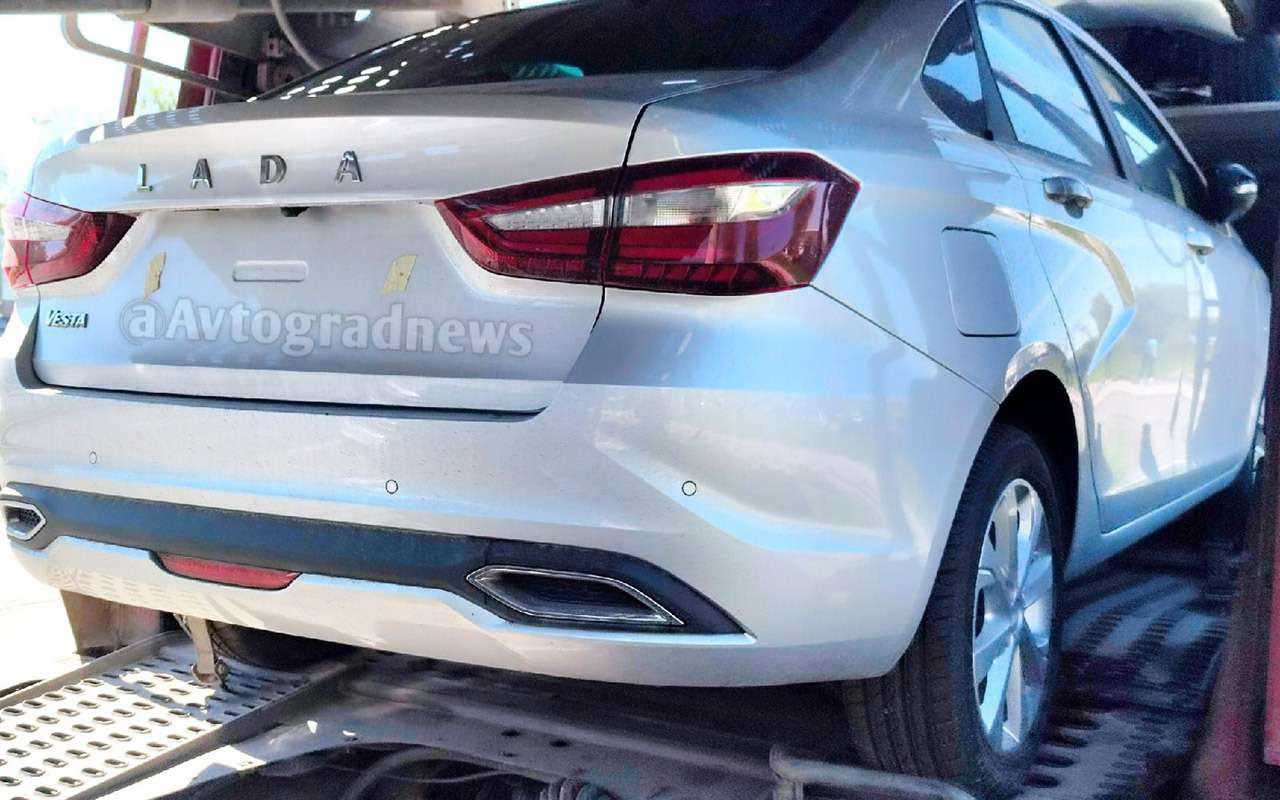 Партия обновленных Lada Vesta едет к дилерам