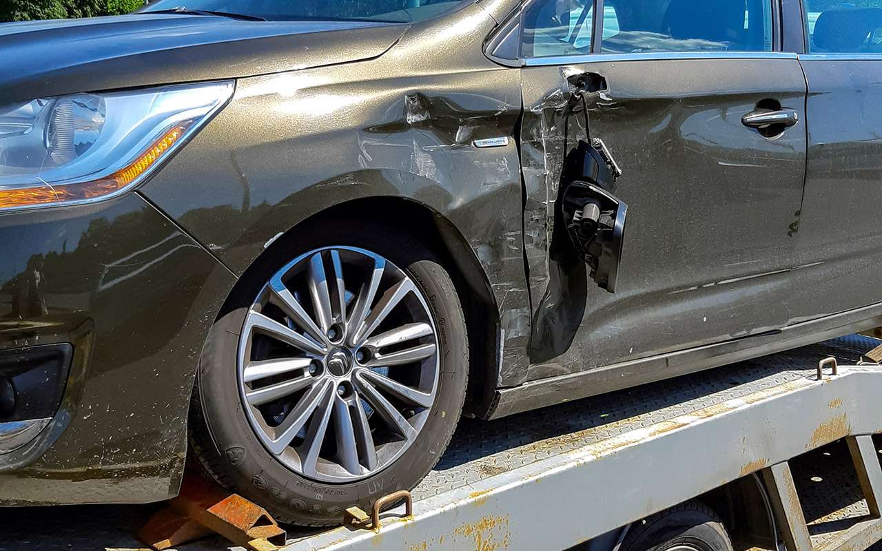 Эти признаки точно укажут, что автомобиль побывал в аварии