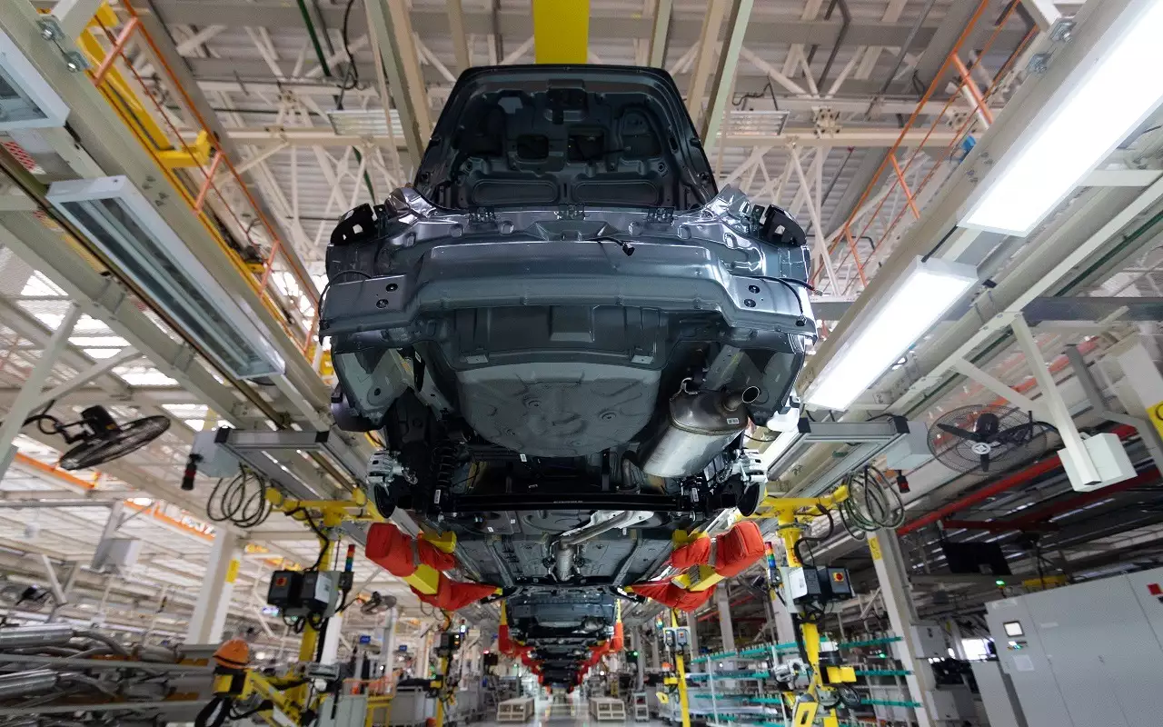 Стало известно, когда заработают все брошенные в РФ автомобильные заводы