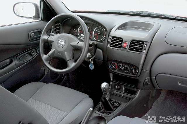 Nissan Almera n16 2006 салон