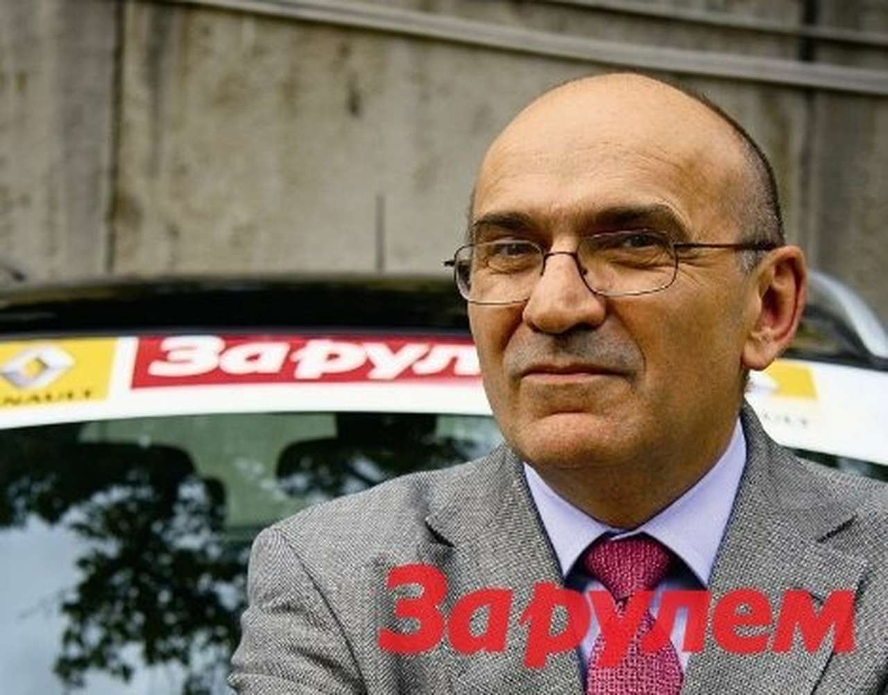 Вопреки английскому алфавиту