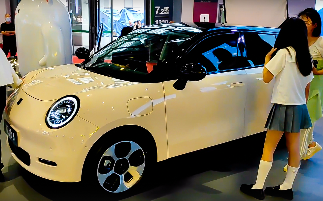 В Шанхае показали машину для девушек: JAC Yttrium 3 (Итриум)