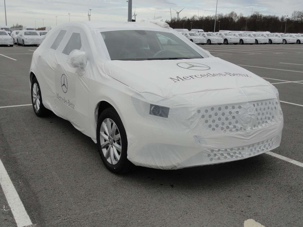 Mercedes-Benz похвастался спецупаковкой для автомобилей