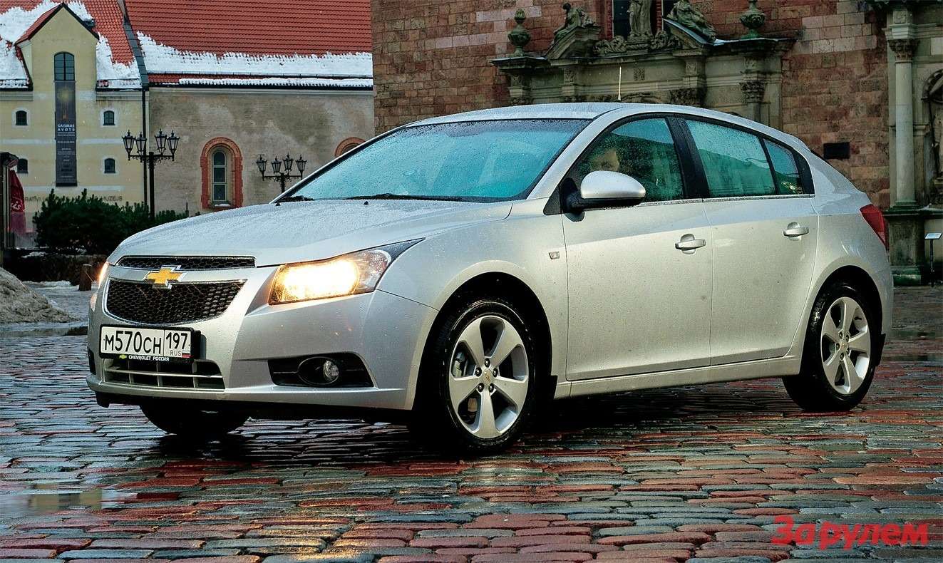 Шевроле сборка. Шевроле Авео Круз. Chevrolet Cruze Авео. Шевроле Авео и Шевроле Круз. Шевроле Круз хэтчбек и седан.