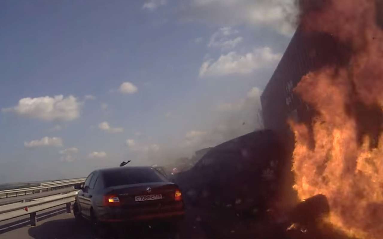 Огненный таран: в массовой аварии на трассе М-4 пострадали 34 машины
