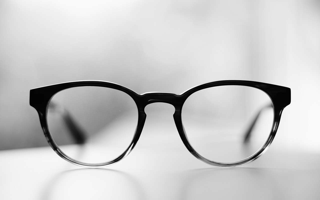 How to Remove Reflections from Sunglasses in Photoshop - YouTube