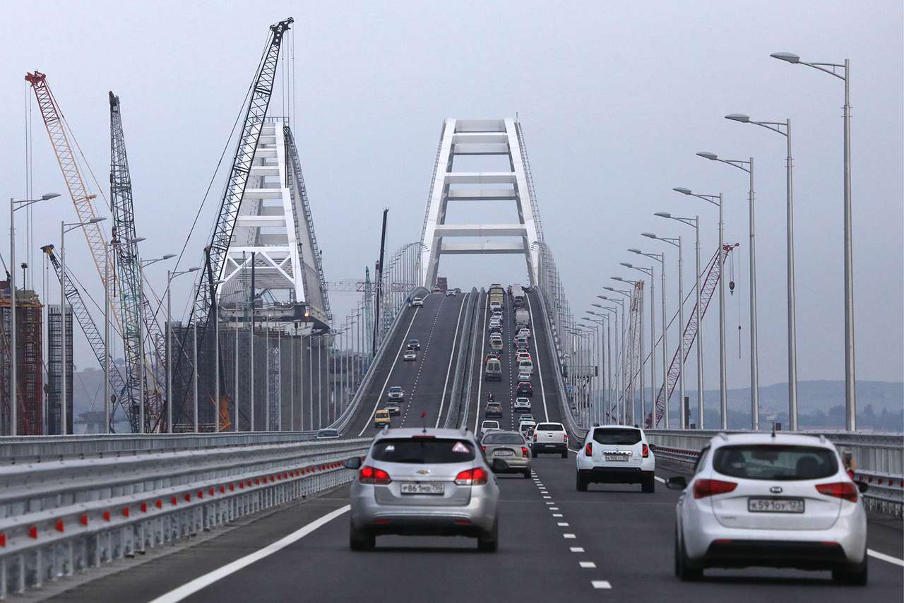 Крымский мост: первые итоги. Доехали не все