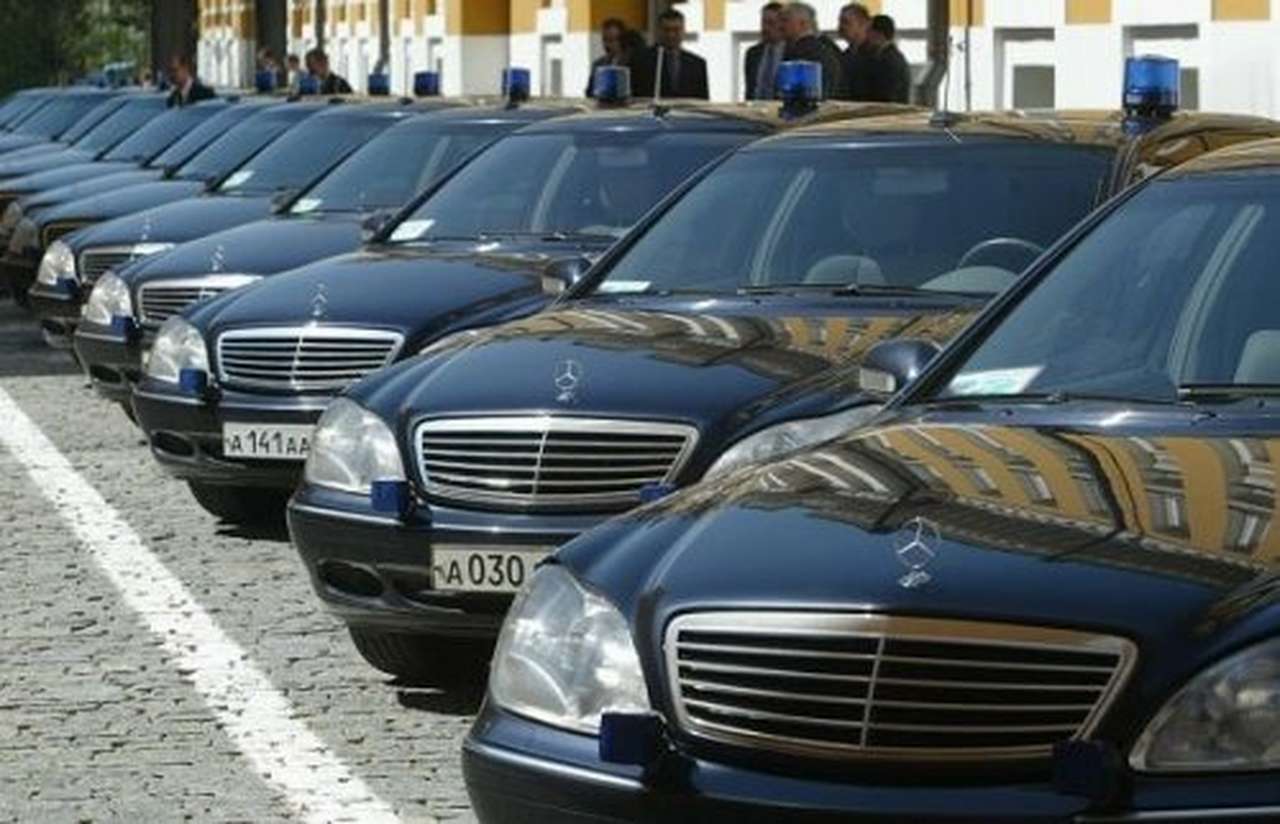 Ограничивать госзакупки начнут с автомобилей