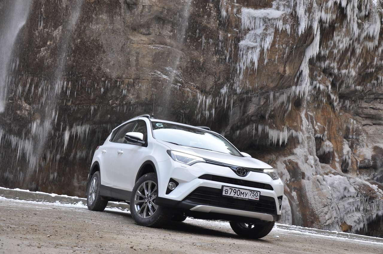 Оператив ЗР: взбираемся на Эльбрус на обновленном кроссовере Toyota RAV4