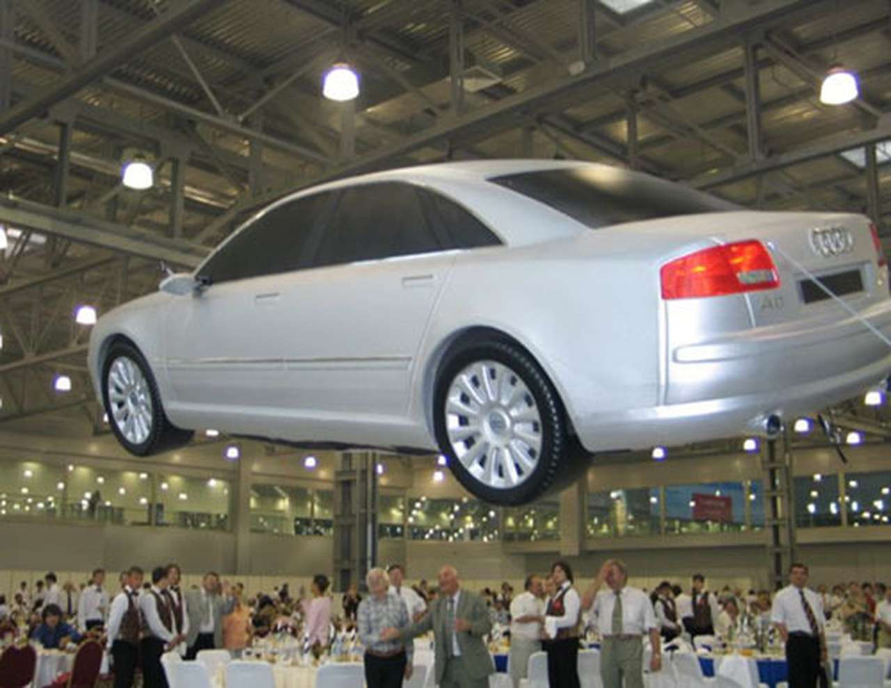 Audi A8 теперь еще и летает