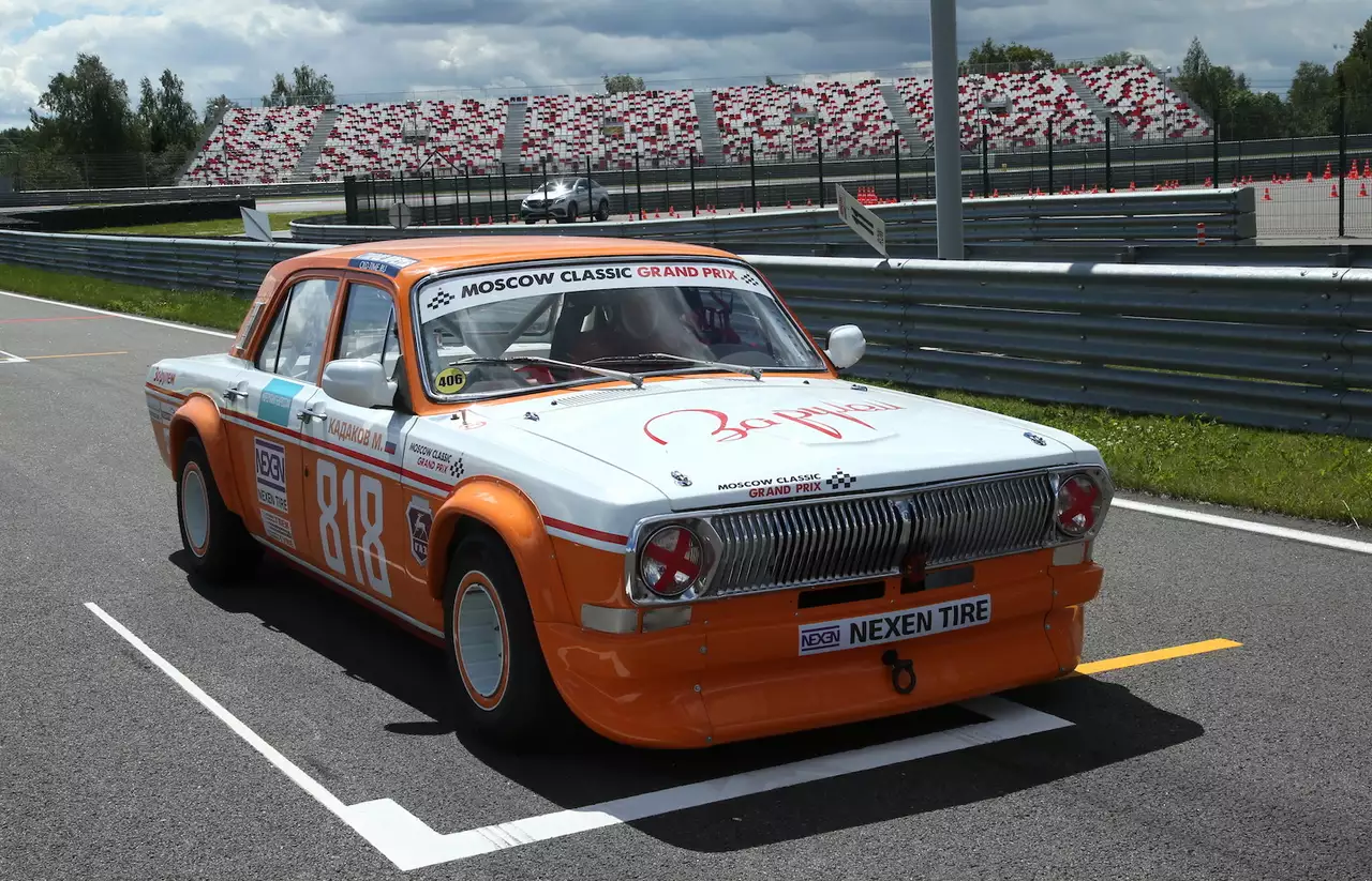 ГАЗ-24 «За рулем» на стартовой решетке