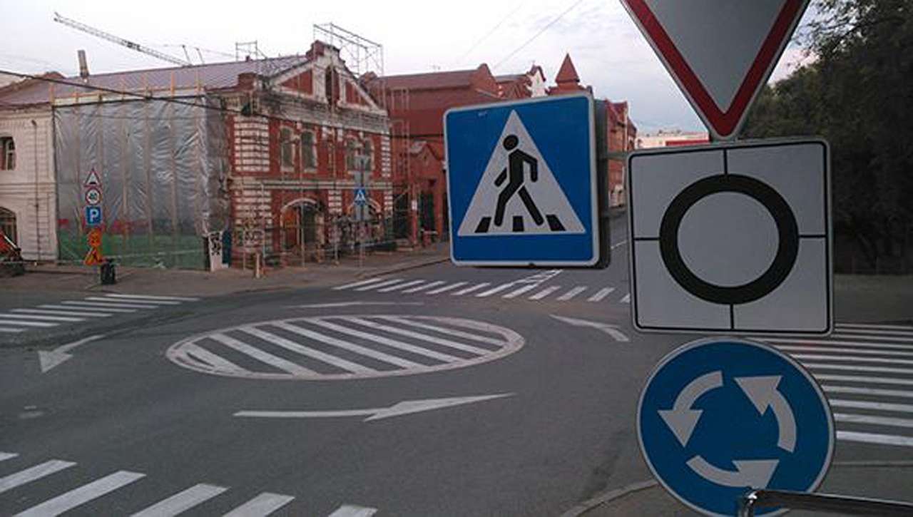 Мини-кольцо заставляет водителей притормаживать. 