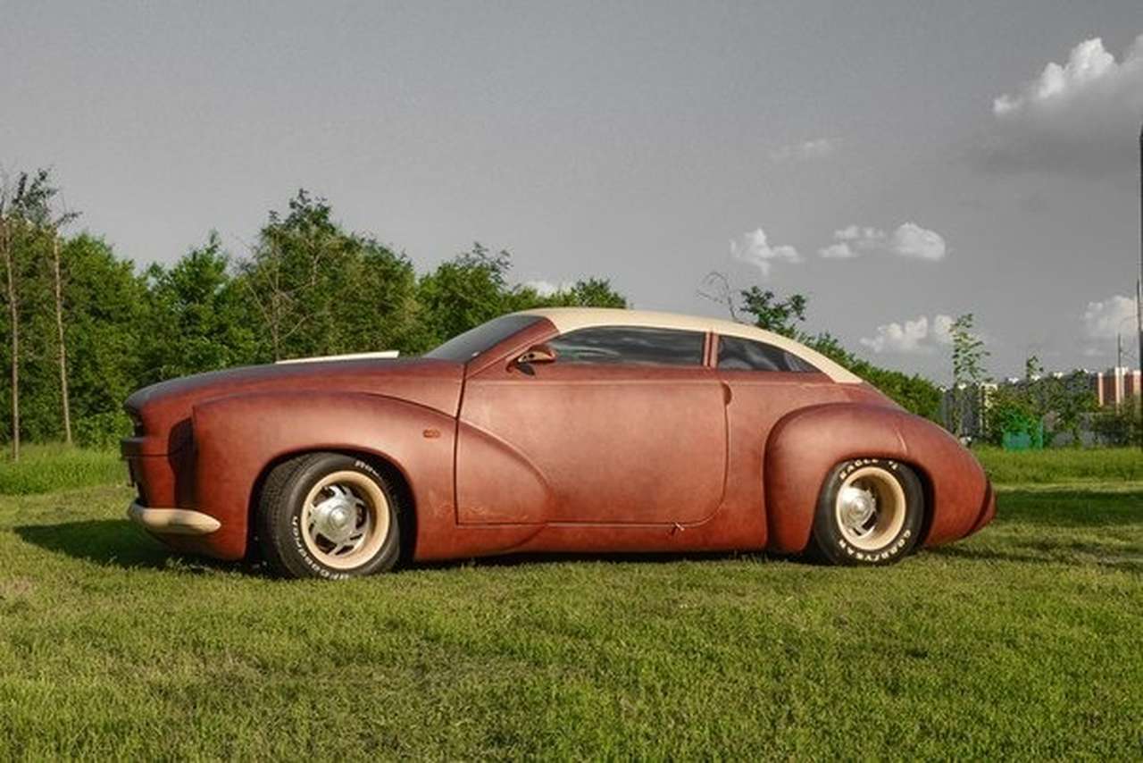 В Москве выставили на продажу эксклюзивный кожаный автомобиль