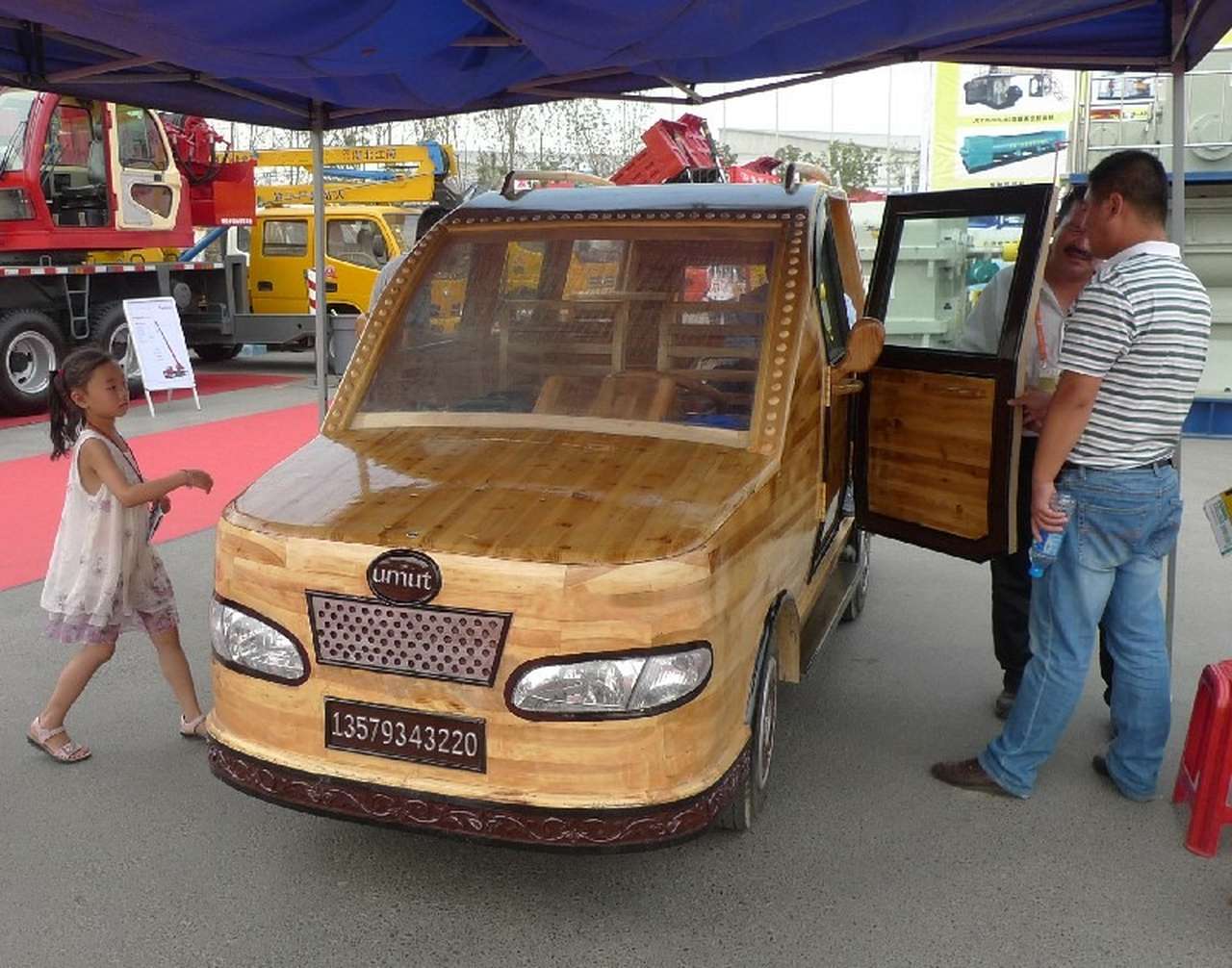 Китайцы показали эксклюзивный минивэн Umut