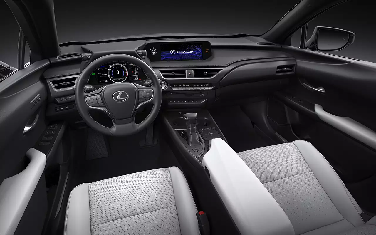Интерьер Lexus UX