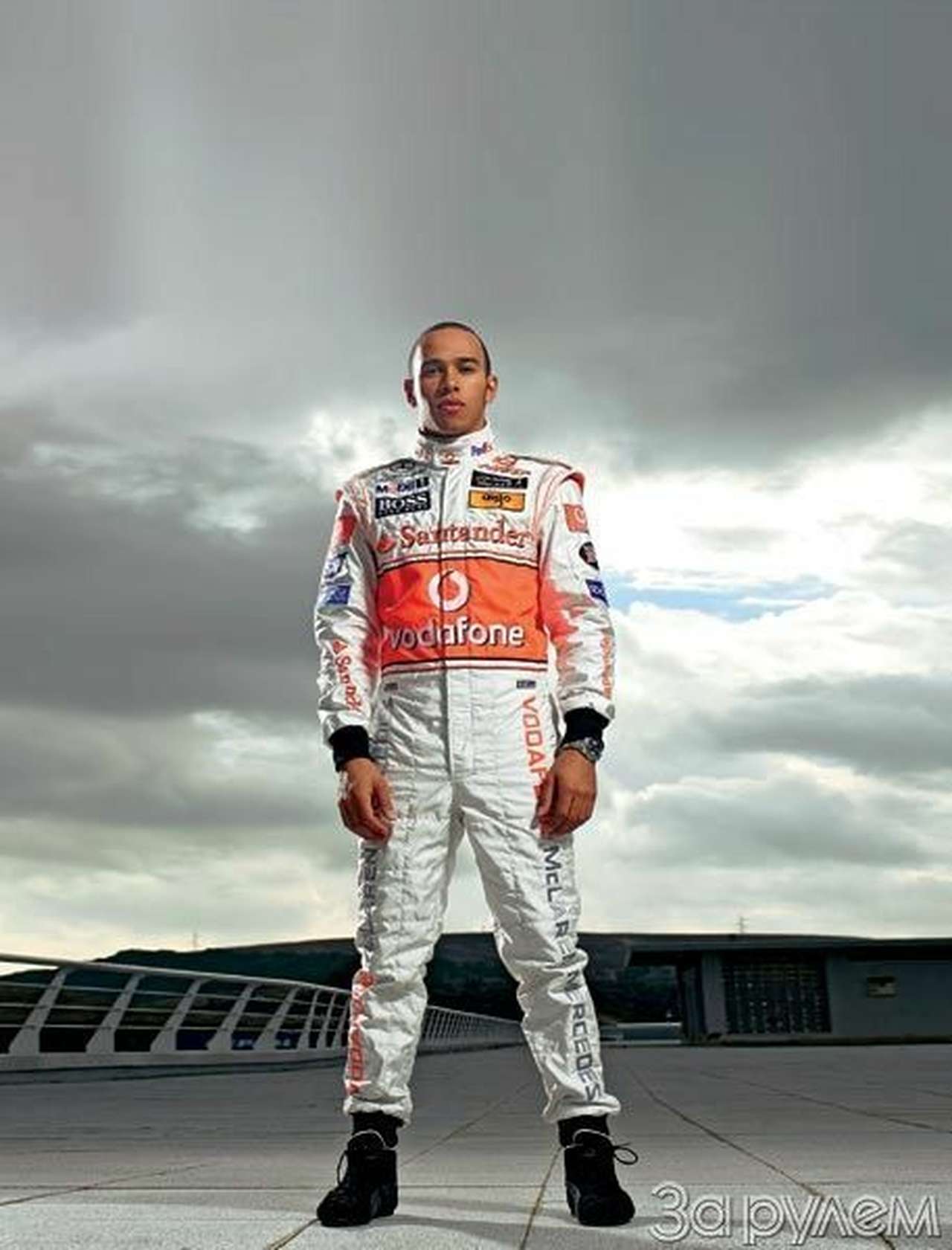 Грозный Льюис Хамильтон, ниспрвергатель авторитетов, также показал себя в год дебюта поставщиком грандиозных скандалов.