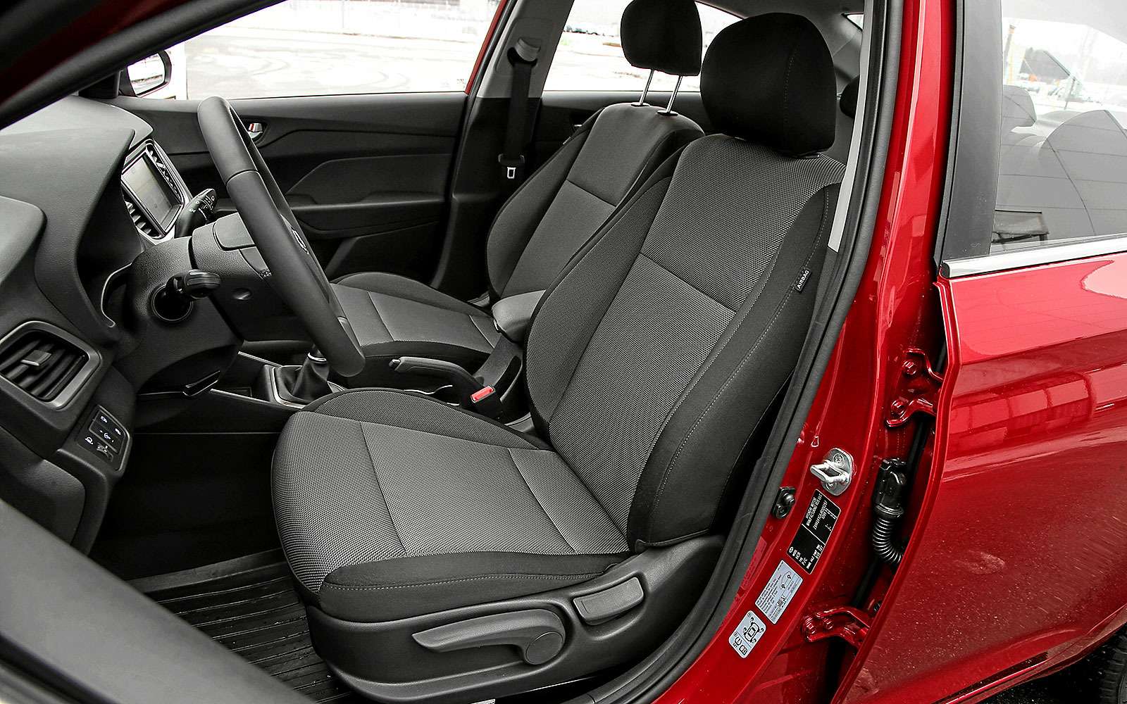 Передние сиденья хендай солярис. Сиденья солярис 2. Сиденье водителя солярис. Сиденья hyundai solaris. Сиденья солярис 2.