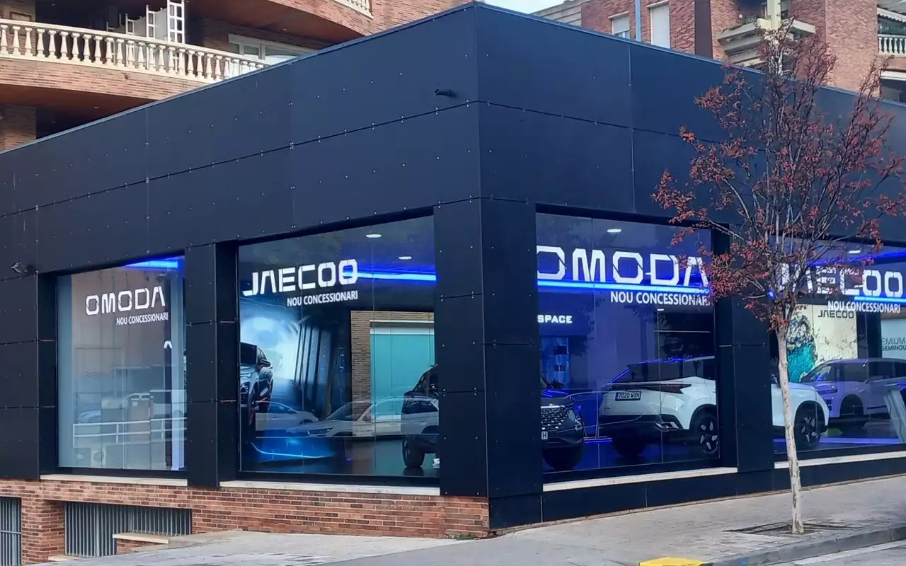 Известный мировой бренд выпустит новые кроссовер и внедорожник: что известно