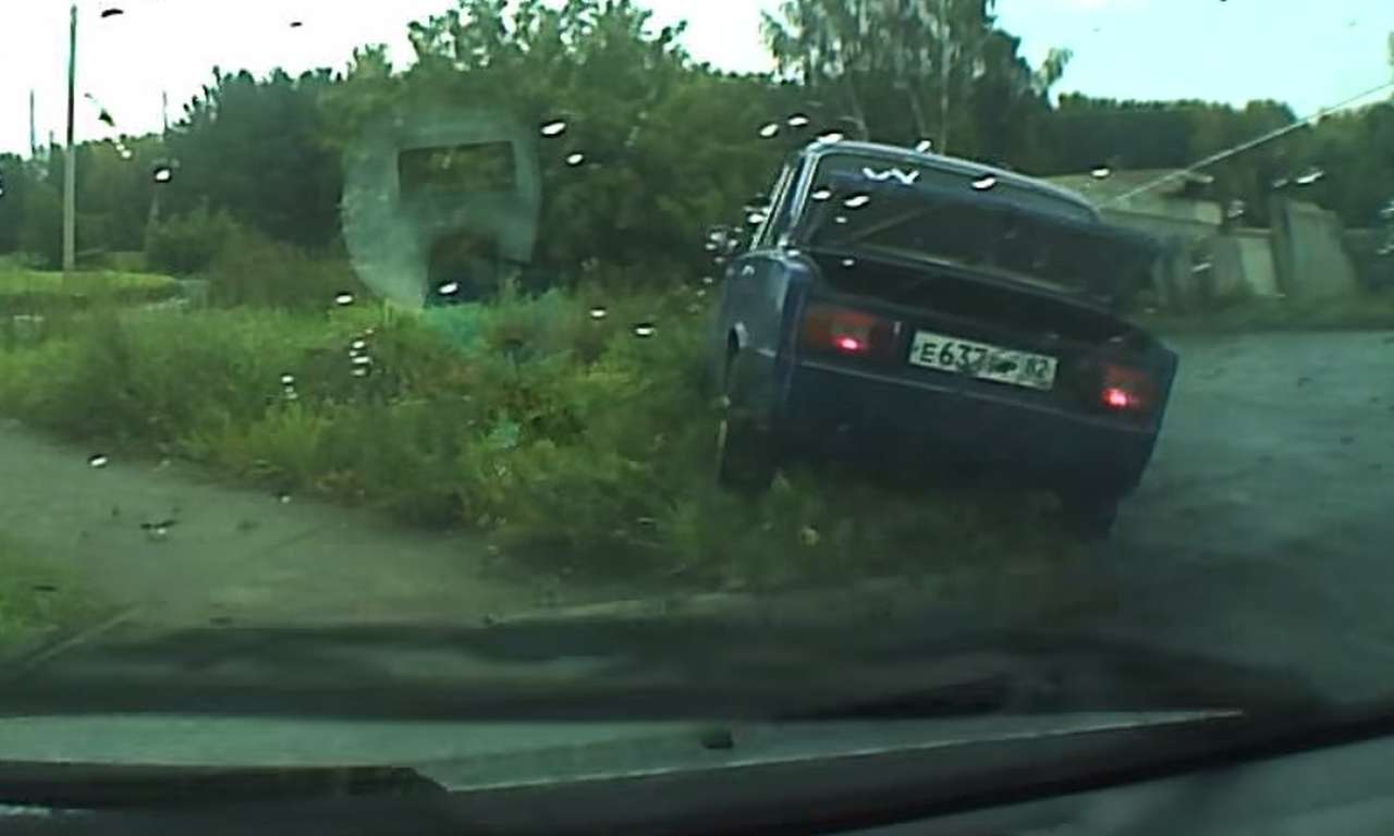 Подростки на Жигулях сбили пенсионера. Таксист бросился в погоню