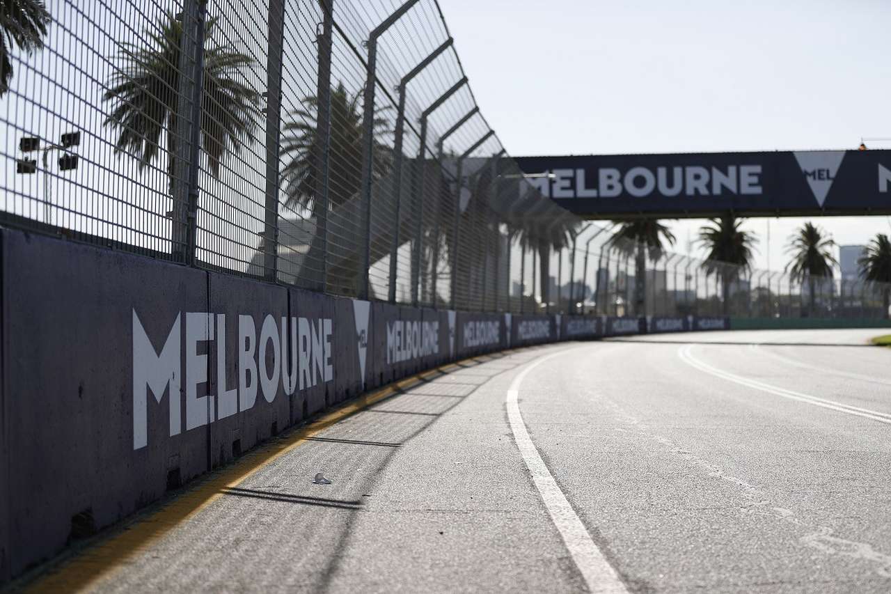 Старт Формулы-1 отменен из-за пандемии коронавируса