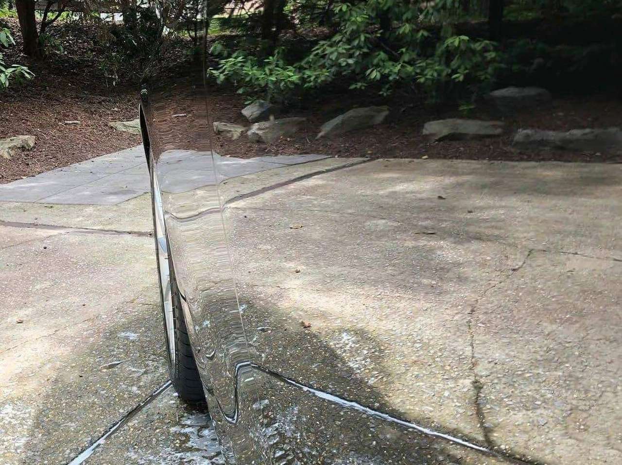 Снимок автомобиля-невидимки озадачил соцсети