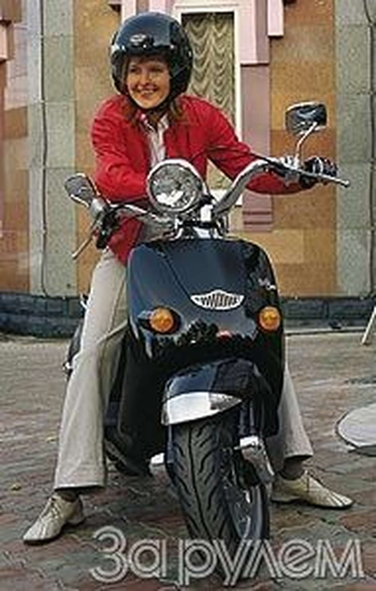 Девушка на дельфине