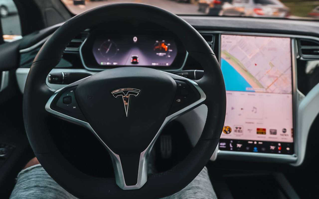 Автовладельцам укажут на место: спрос на штатные навигации возвращается