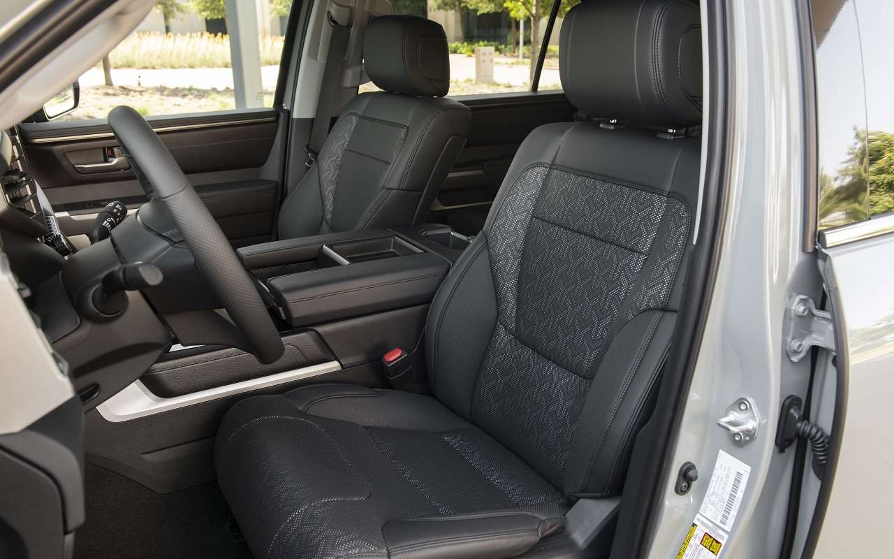 Интерьер Toyota Sequoia