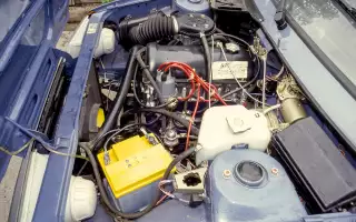 Двигатель ВАЗ‑2106 под капотом Иж‑2126 Ода.