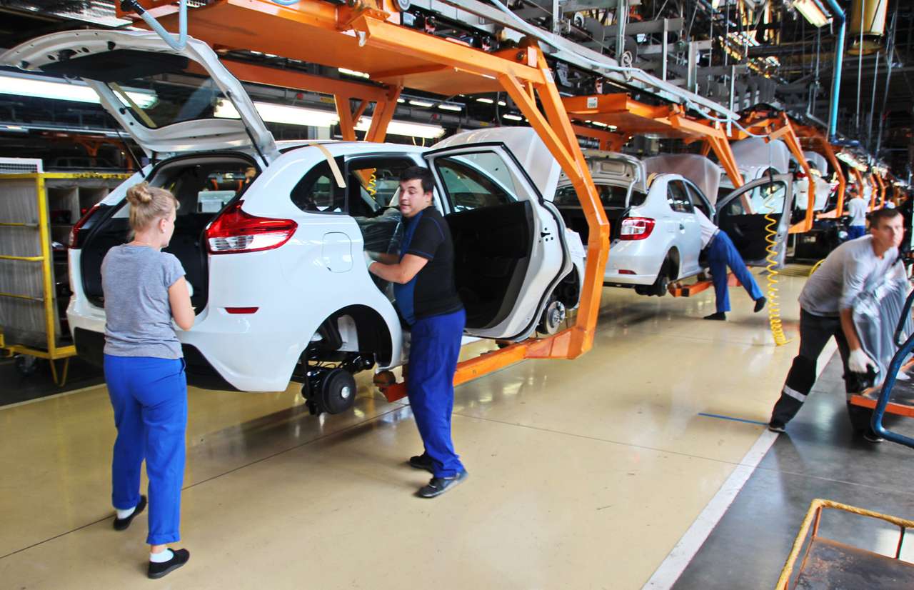 Доля импортных автомобилей в России упала до 17,8%