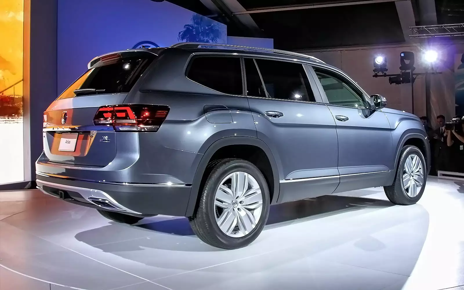 Volkswagen Atlas сзади