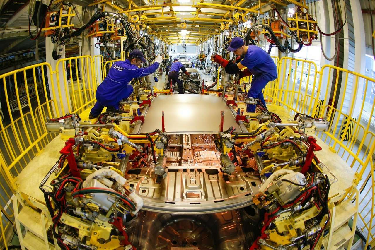 Производство легковых автомобилей в РФ сократилось в 2014 г. на 10%