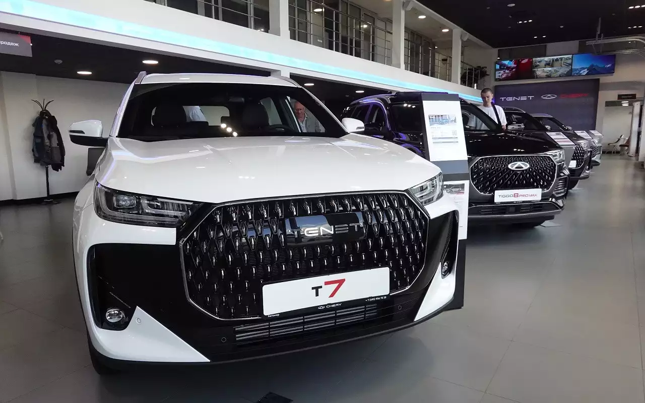 Российский легковой авторынок за год вырос на четверть