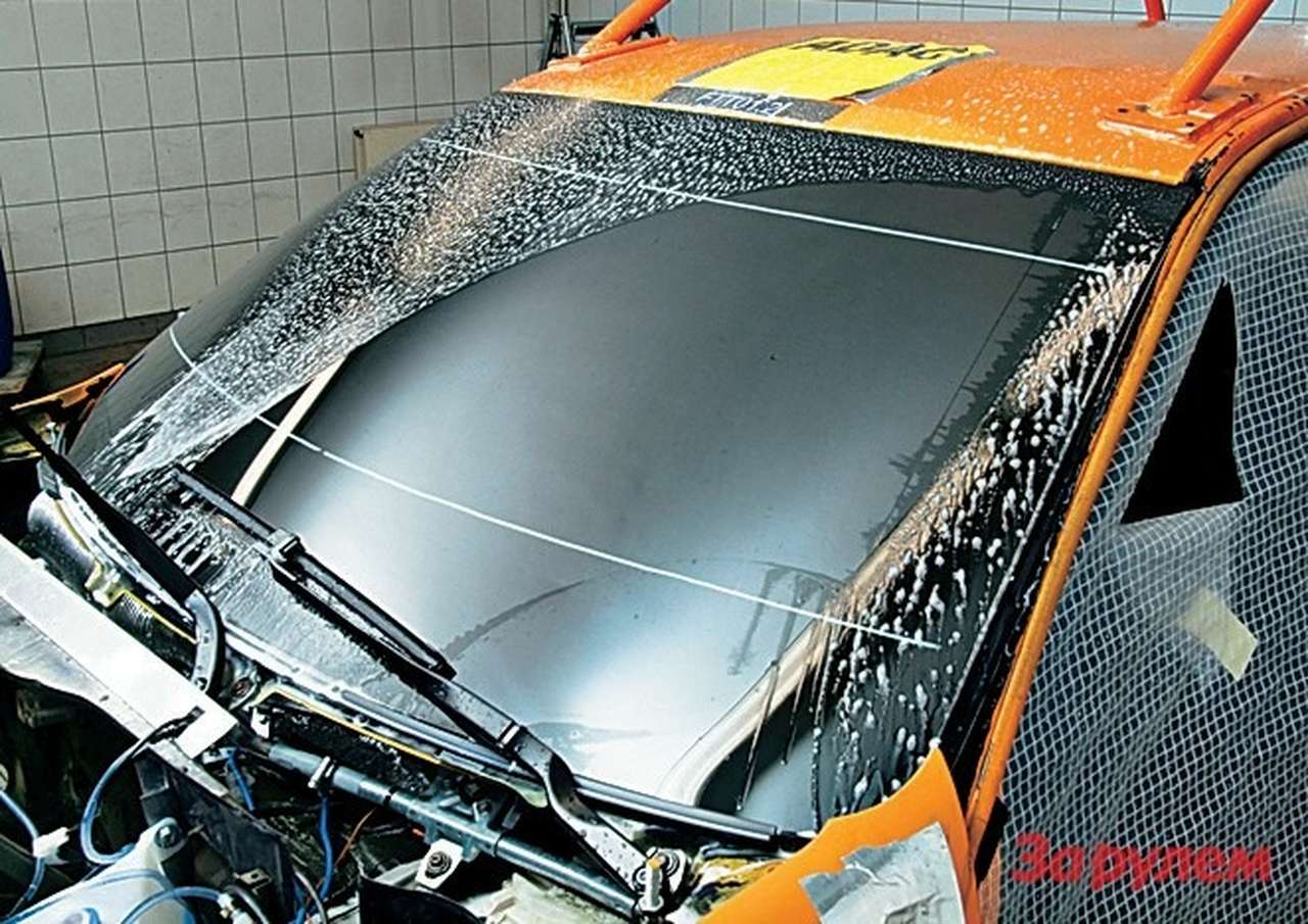 Вот что оставляет за собой на стекле лидер теста.