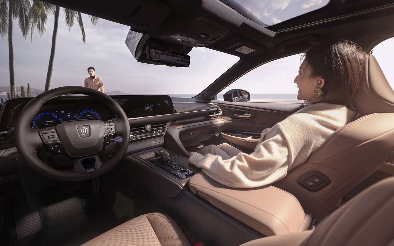 Интерьер Toyota Crown