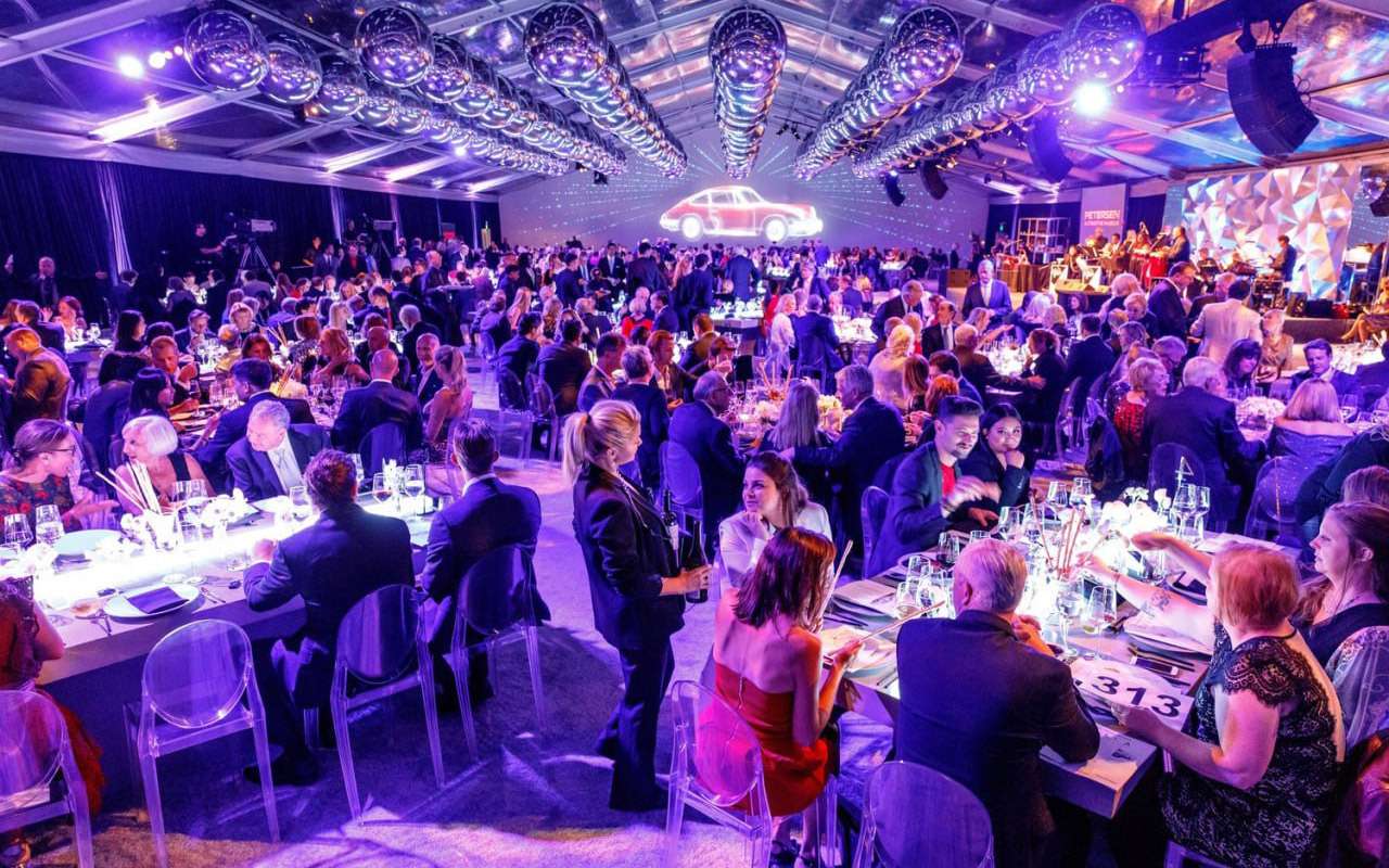 Tesla Cybertruck продли на аукционе за рекордную сумму в 40 миллионов рублей